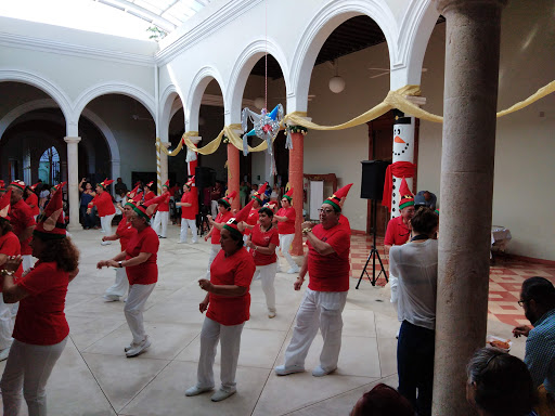 Centro Para Jubilados Y Pensionados Del ISSTEY