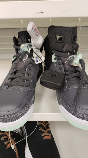 Clothing Store «Ross Dress for Less», reviews and photos, 9616 Reisterstown Rd, Garrison, MD 21117, USA