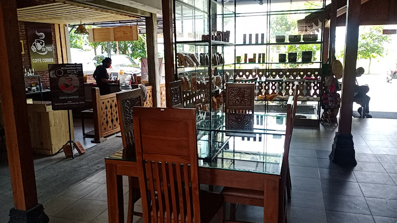 Pondok Lestari Cafe And Resto