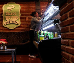 Peace and Love Campos Eliseos photo