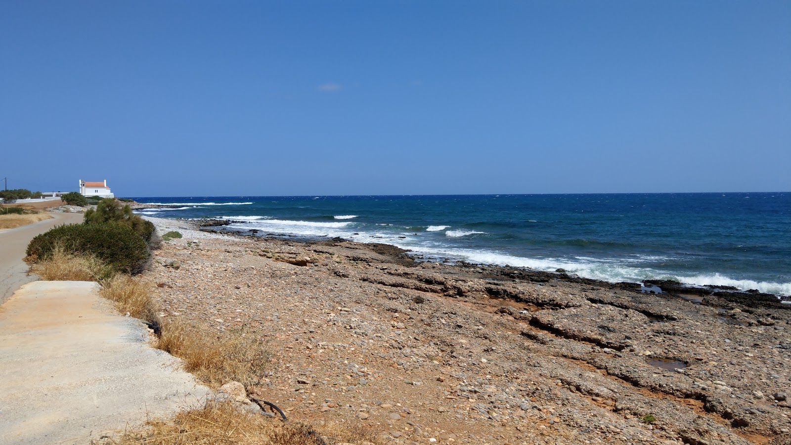 Papadiokampos beach的照片 带有岩石覆盖表面