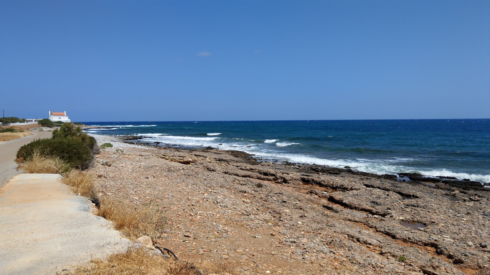Foto de Papadiokampos beach con terreno rocoso superficie