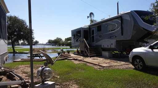 Golf Course «Austin Bayou Golf Course and RV Park», reviews and photos, 2111 County Rd 33, Danbury, TX 77534, USA