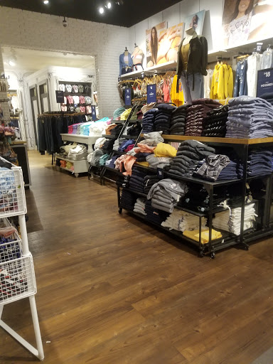 Clothing Store «Aéropostale», reviews and photos, 200 Baychester Ave, Bronx, NY 10475, USA