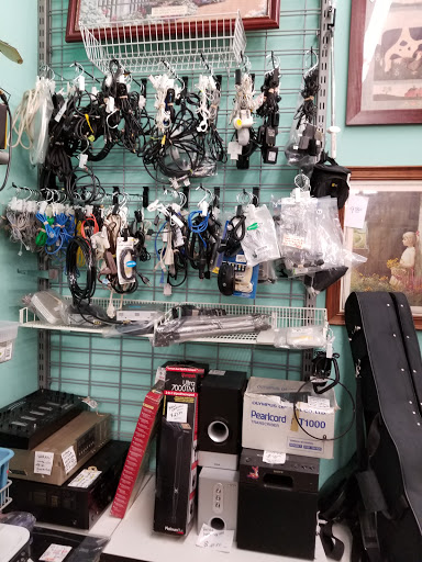 Thrift Store «Family Tree Resale», reviews and photos, 5066 N Lincoln Ave, Chicago, IL 60625, USA