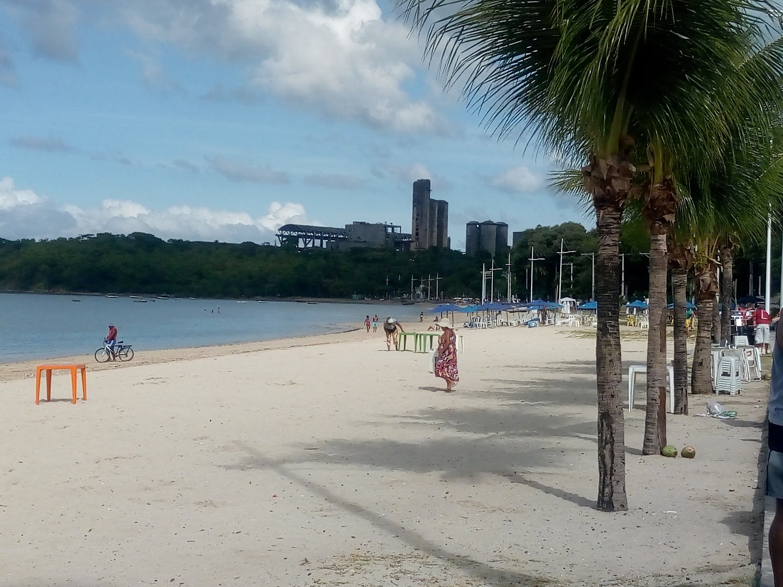 Φωτογραφία του Praia de Tubarao με καθαρό νερό επιφάνεια