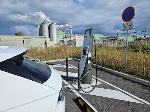 Borne de recharge de véhicules électriques IECharge Charging Station Pontfaverger-Moronvilliers