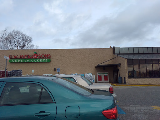 Grocery Store «E W James & Sons Supermarkets», reviews and photos, 160 N Main St, McKenzie, TN 38201, USA