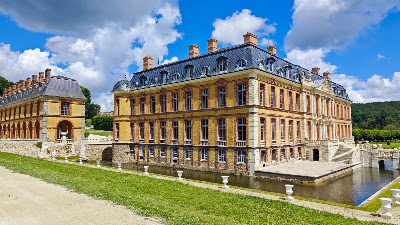 Château de Dampierre-en-Yvelines. Réservation obligatoire à Dampierre-en-Yvelines