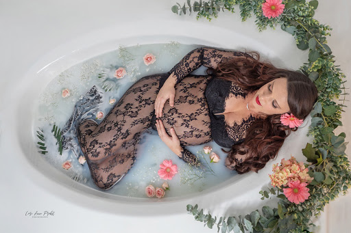 Lori Anne Probst Photography; Maternity, Milk Bath, & Underwater Photographer