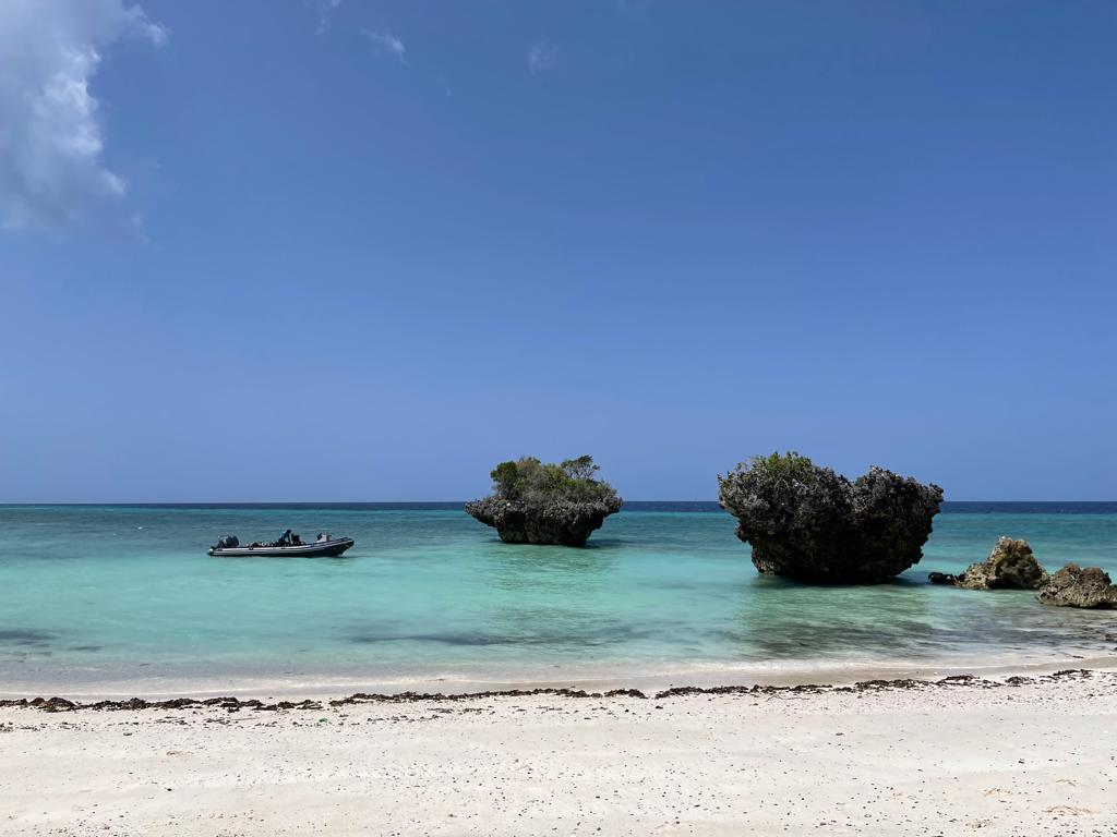 Photo de Verani Beach Lodge avec rivage droit, long