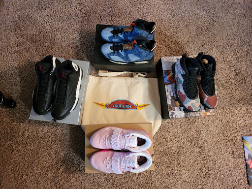 Sporting Goods Store «Nike Factory Store», reviews and photos, 8510 S Cottage Grove Ave, Chicago, IL 60619, USA