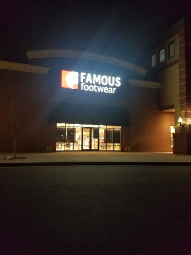 Famous Footwear, 14180 E Ellsworth Ave, Aurora, CO 80012, USA, 