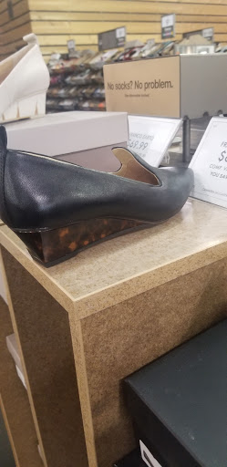 Shoe Store «DSW Designer Shoe Warehouse», reviews and photos, 19500 Plummer St, Northridge, CA 91324, USA