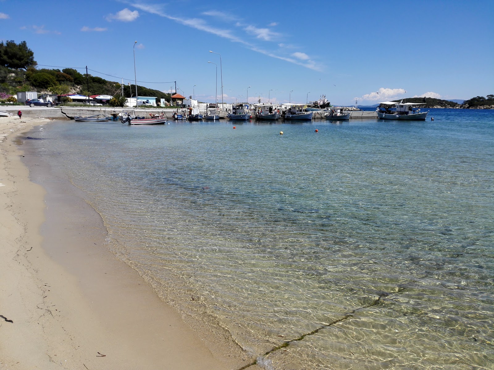 Foto de Latoura beach IV com água cristalina superfície