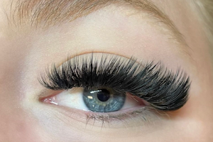 Wake Up Pretty - Lash Extensions image
