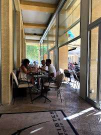 Atmosphère du Restaurant Les Artistes à Aix-en-Provence - n°1