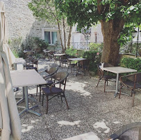 Atmosphère du Restaurant Café de la Paix à Bourron-Marlotte - n°16