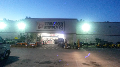Tractor Supply Co., 3300 Veterans Outer Loop, Glasgow, KY 42141, USA, 