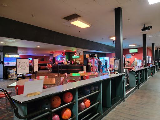 Bowling Alley «AMF Land Park Lanes», reviews and photos, 5850 Freeport ...