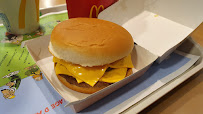 Cheeseburger du Restauration rapide McDonald's à Flins-sur-Seine - n°7