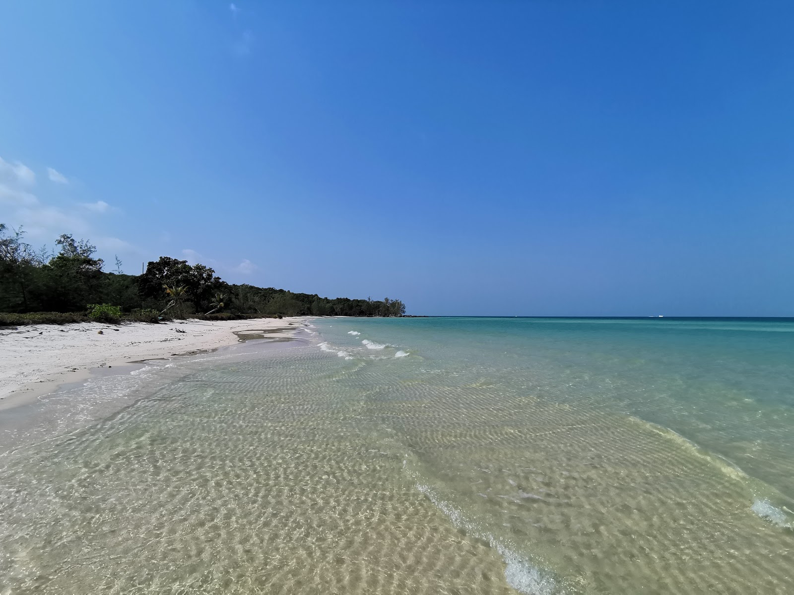 Foto de Pagoda Beach com areia bege fina superfície