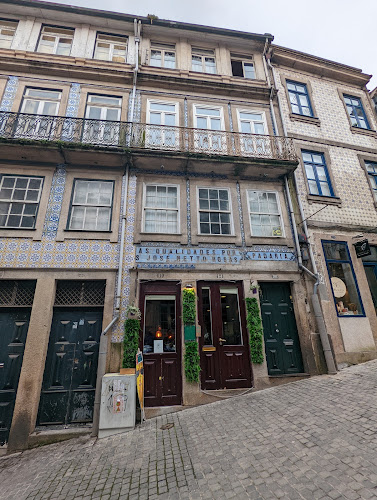 Rua dos Caldeireiros 121, 4050-140 Porto, Portugal