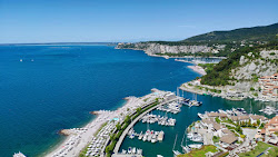 Photo de Spiaggia di Portopiccolo Sistiana avec un rivage spacieux