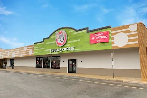 Chuck E. Cheese image