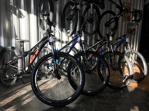 Bicycle Store «The Bike Hub», reviews and photos, 495 N Main St, Glen Ellyn, IL 60137, USA