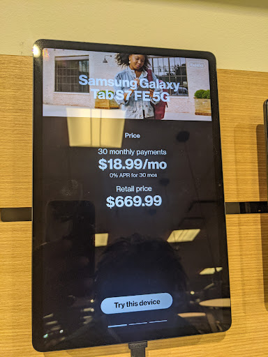 Cell Phone Store «Verizon», reviews and photos, 3047 Wilma Rudolph Blvd, Clarksville, TN 37040, USA