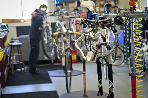 Bicycle Store «Bicycle Garage Indy & BGI Fitness - Greenwood», reviews and photos, 997 E County Line Rd, Greenwood, IN 46143, USA