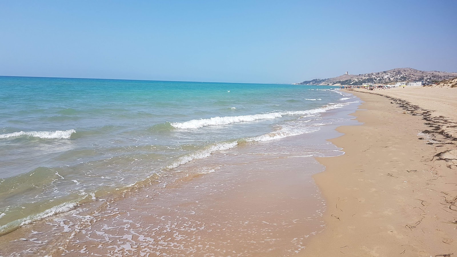 Photo de Spiaggia Roccazzelle zone sauvage