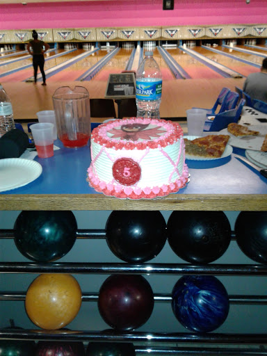 Bowling Alley «30 Strikes Bowling Center», reviews and photos, 501 S White Horse Pike, Stratford, NJ 08084, USA