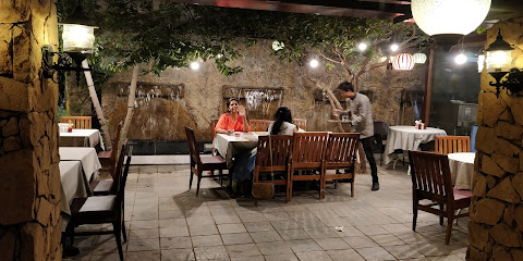 Fresh Roast (Ahmedabad) - Shantikunj Society, behind Mehdi Nawaz Jung Hall, Ahmedabad, Gujarat 380006, India