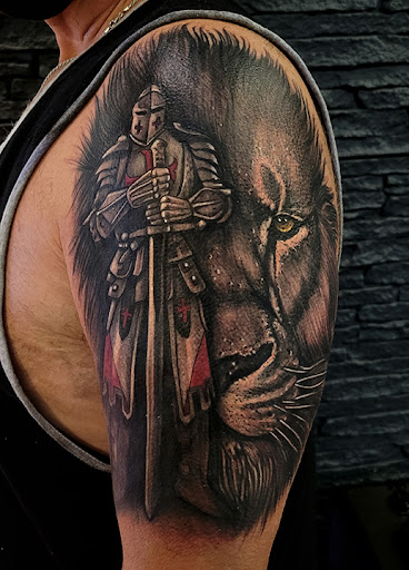 Explore green arrow tattoo ideas, creative tattoo ideas in Scottsdale, available at Club Tattoo