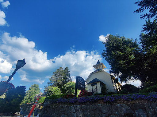 Hamburger Restaurant «Mountain Fresh Grocery Inc», reviews and photos, 521 Main St, Highlands, NC 28741, USA