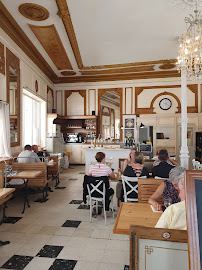 Atmosphère du Restaurant Café Français à Saint-Amour - n°15