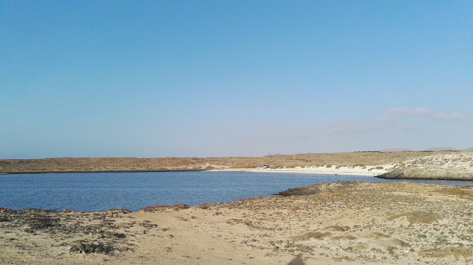 Photo de Playa Beatriz avec sable lumineux de surface