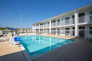 Motel 6 Bryan, TX - University Area image