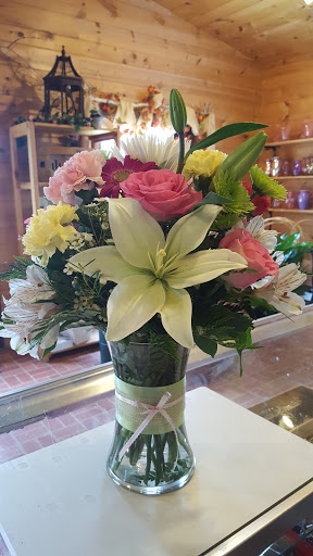 Florist «Foti Flowers At Yuess Gardens», reviews and photos, 406 3rd St, Newburgh, NY 12550, USA