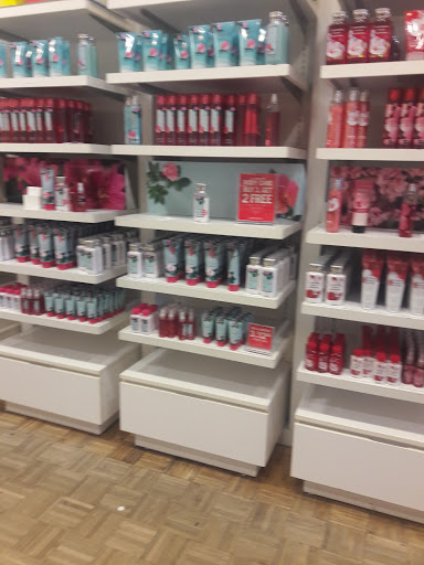 Beauty Supply Store «Bath & Body Works», reviews and photos, 26297 Hoover Rd, Warren, MI 48089, USA