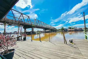 Jembatan Banua Anyar Alok image