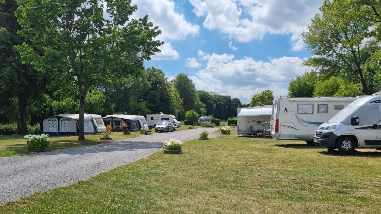Camping de mon Village (Aire Camping-Car Park) à Felleries