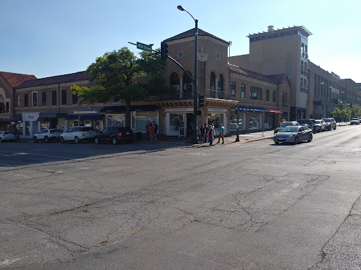 Clothing Store «Vineyard Vines», reviews and photos, 4700 Broadway St, Kansas City, MO 64112, USA