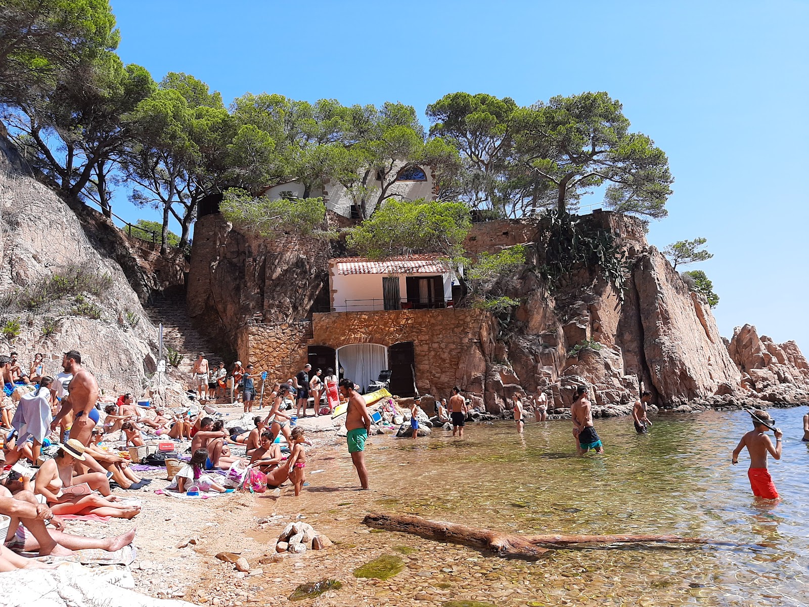Photo de Cala d'Aigua Xelida avec baie spacieuse