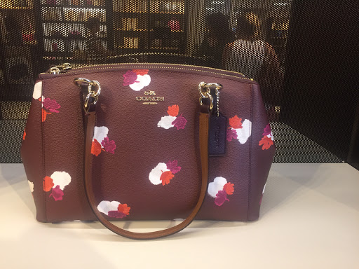 Fashion Accessories Store «Michael Kors», reviews and photos, 5050 Factory Shops Blvd #320, Castle Rock, CO 80108, USA