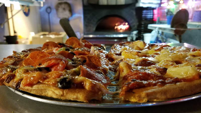 #2 best pizza place in Joplin - Woody's Wood-Fire Pizza Bar & Oven