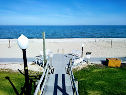Foto de Crescent Beach com linha costeira longa e reta