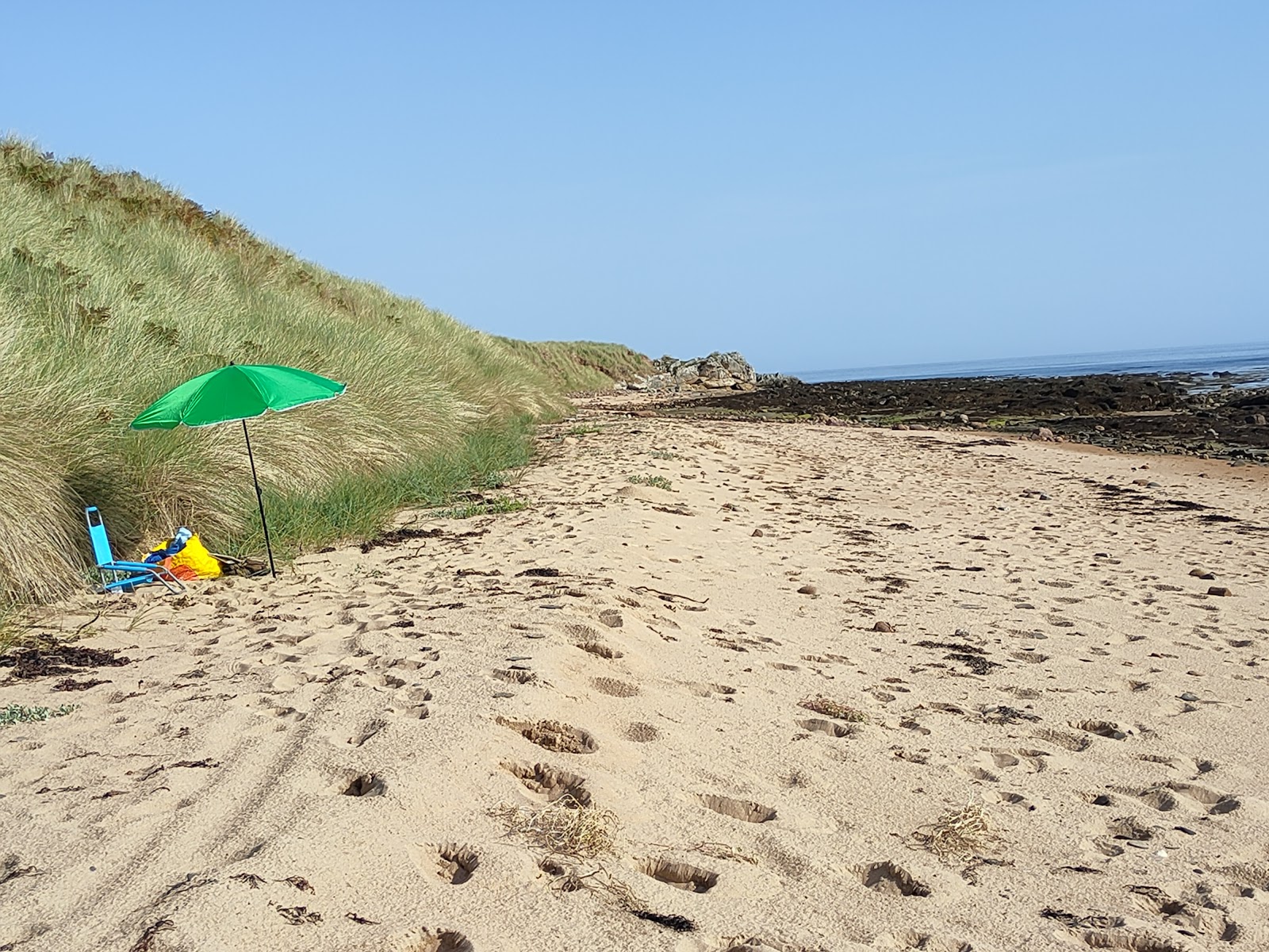Photo de Crakaig Beach avec rivage droit, long